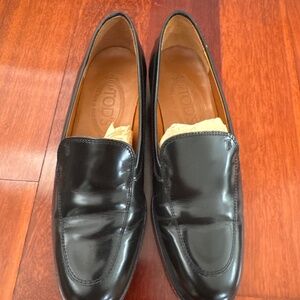 Tod’s Black Leather Loafers – Size 6M | Timeless Italian Style